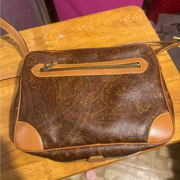 GF LeatherBag - Picture 3 of 13